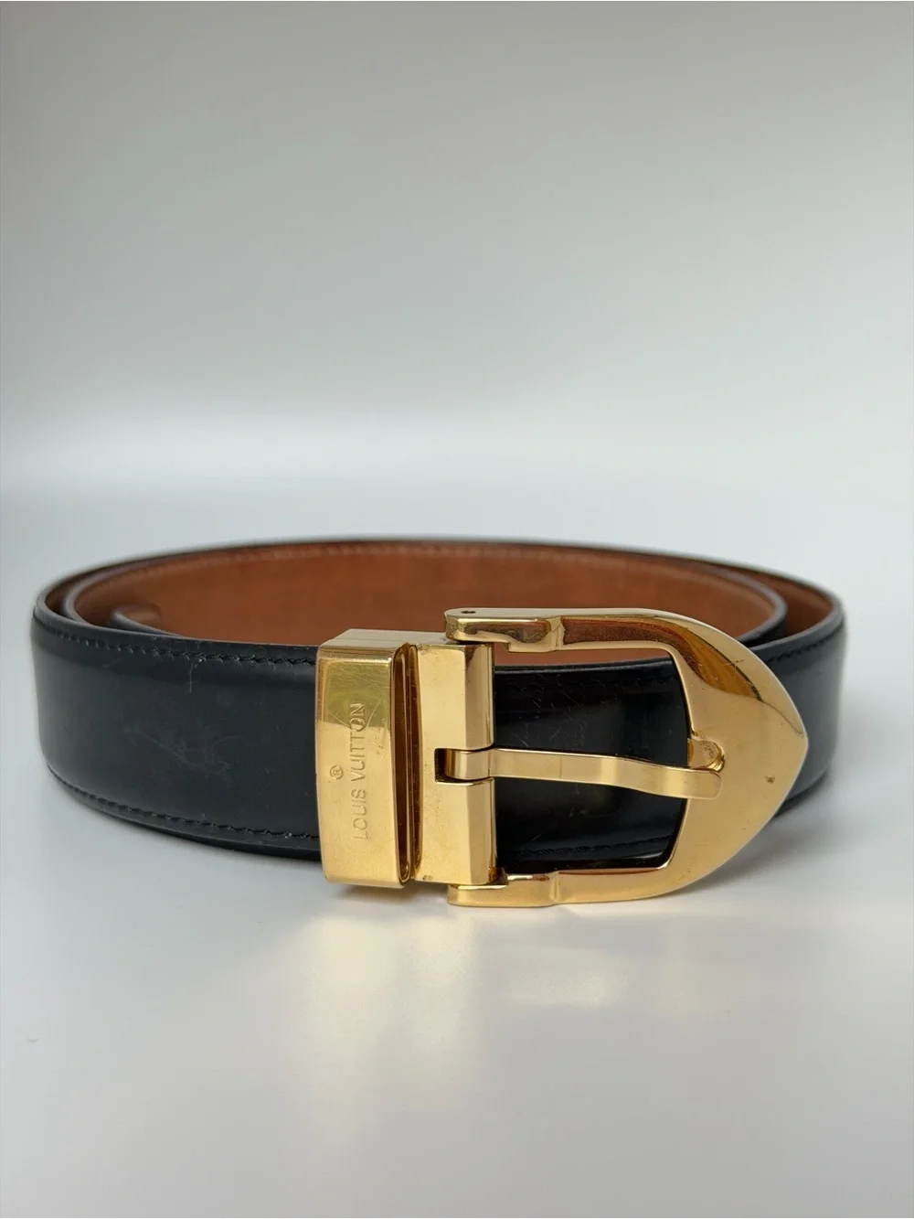 Louis Vuitton Black Leather Belt Gold Buckle Size 80 Authentic
